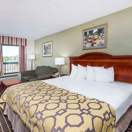 Baymont By Wyndham Clarksville Northeast Exterior photo
